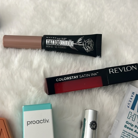 Makeup and skincare bundle - Picture 7 of 8